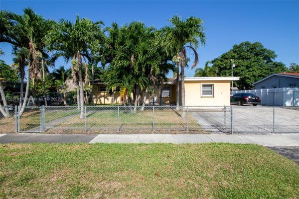 Cutler Ridge, 20620 Leeward Ln, Cutler Bay, Florida 33189, image 2