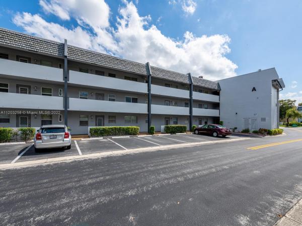 Oriole Golf & Tennis Club 1, 7877 Golf Circle Dr #111, Margate, Florida 33063, image 1