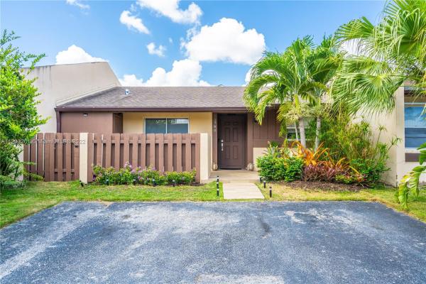 Devon Aire Villas, 11780 SW 122nd Pl 0, The Crossings, Florida 33186, image 2