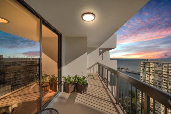Brickell Bay Club, 2333 Brickell Ave #2610, Miami, Florida 33129, image 2