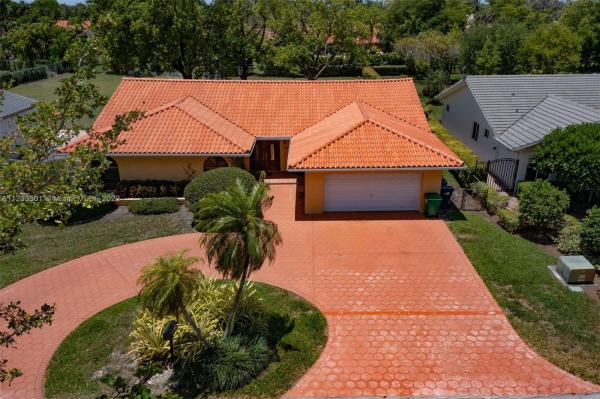 Greenway Lakes, 1932 SW 124th Pl, Tamiami, Florida 33175, image 1