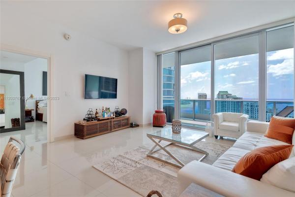 Epic Hotel & Residences, 200 Biscayne Boulevard Way #4405, Miami, Florida 33131, image 2