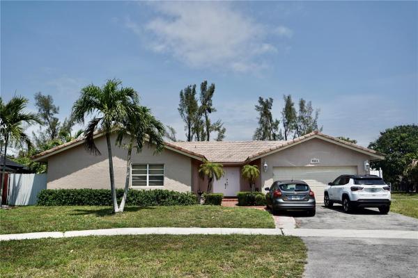 Country Lake Manors, 5861 NW 201st Ln, Country Club, Florida 33015, image 2