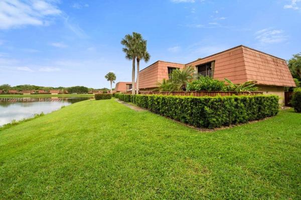 Sandalwood At Boynton Beach, 305 Buttonwood Ln, Boynton Beach, Florida 33436, image 2