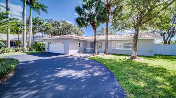 Lake Glenn Ellen, 15101 Falkirk Pl, Miami Lakes, Florida 33016, image 1