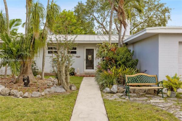 South Coral Homes, 9620 Jamaica Dr, Cutler Bay, Florida 33189, image 2