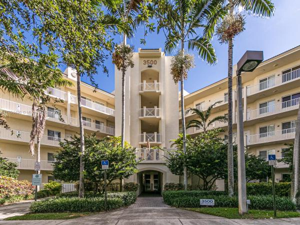 Royal Point At Palm-Aire, 3500 Oaks Clubhouse Dr #305, Pompano Beach, Florida 33069, image 1