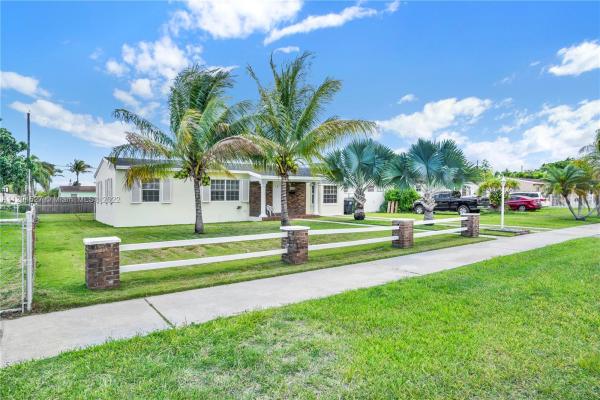 Sky Vista, 1550 NE 14th St, Leisure City, Florida 33033, image 2