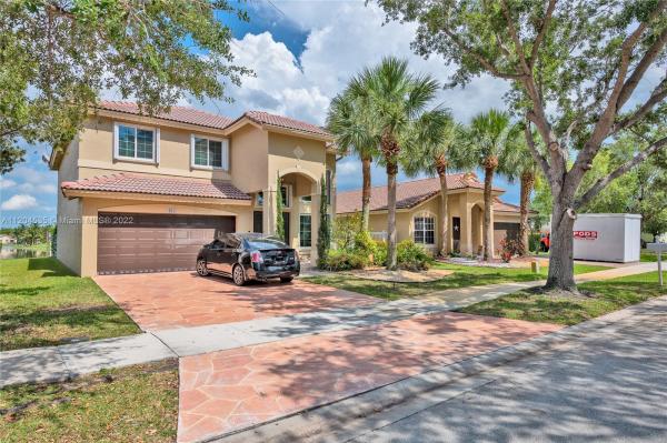 Walden Lake, 465 SW 205th Ave, Pembroke Pines, Florida 33029, image 1