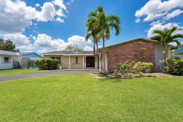 Bel Aire, 10370 SW 198th St, Cutler Bay, Florida 33157, image 2