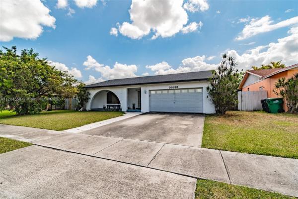 El Alamo, 16633 SW 107th Pl, Palmetto Estates, Florida 33157, image 2