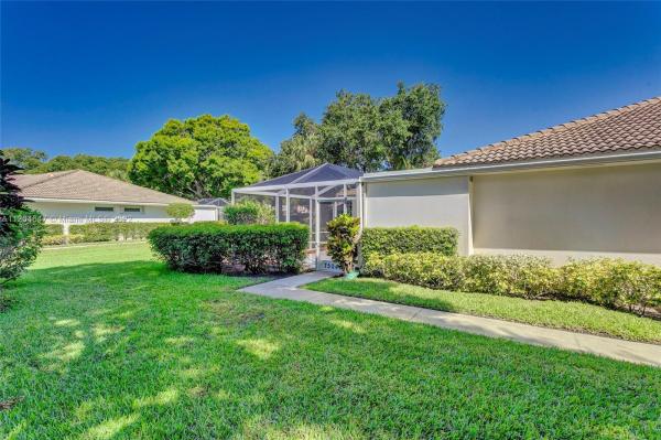 Sun Terrace At The Oaks, 7504 Geminata Oak Ct, Palm Beach Gardens, Florida 33410, image 2