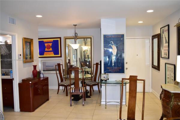 Oakland Grove Village, 669 W Oakland Park Blvd #202B, Oakland Park, Florida 33311, image 1