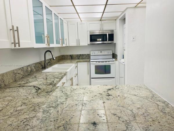 Samari Lake East, 10000 NW 80th Ct #2150, Hialeah Gardens, Florida 33016, image 2