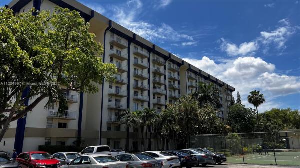 Yolanda Villas, 4550 NW 9th St #902E, Miami, Florida 33126, image 2