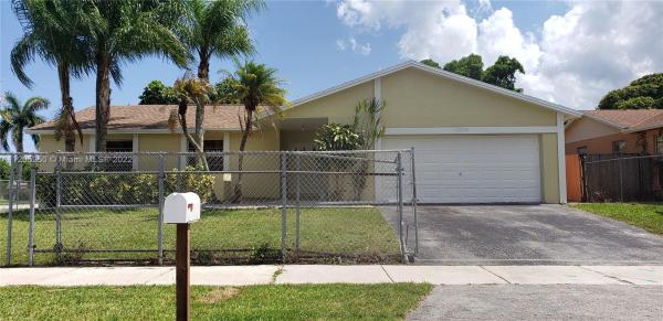 Meadow Wood Manor, 13204 SW 263rd St, Princeton, Florida 33032, image 2