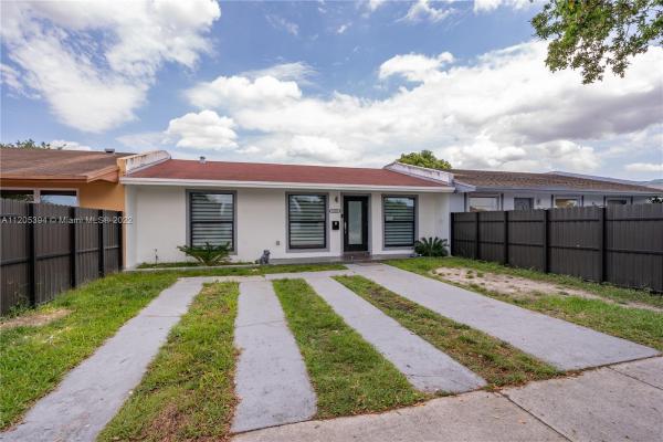 Royale Green, 12925 SW 49th St, Kendale Lakes, Florida 33175, image 2
