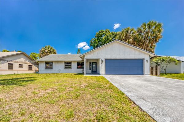 2265 SE Master Ave, Florida 34952, image 2