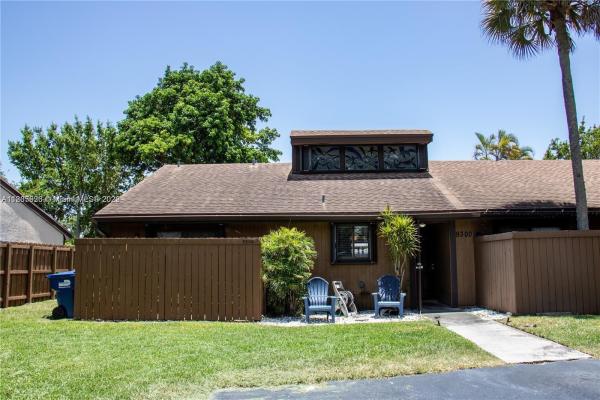 Briar Bay Townhouse Estates, 9300 SW 132nd St #9300, Kendall, Florida 33176, image 1