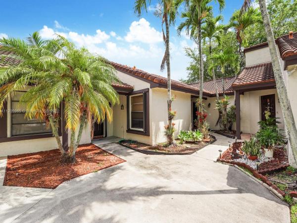 Village Homes At Lakes Of The Meadow, 15217 SW 46th Ln #F-78, Kendall West, Florida 33185, image 2