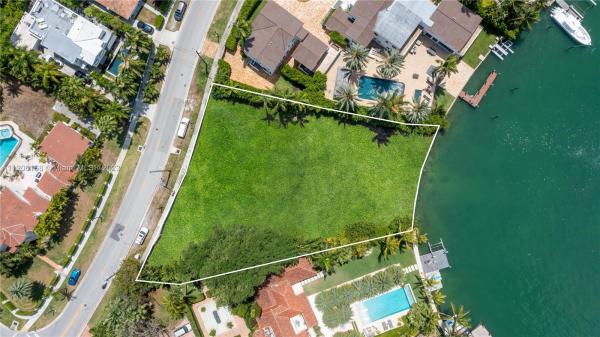 Sunset Lake, 2740 N Bay Rd, Miami Beach, Florida 33140, image 1