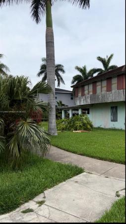 10900 N Bayshore Dr, Unincorporated Dade County, Florida 33161, image 2