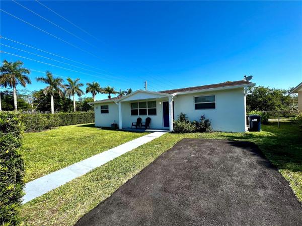 Leisurewood Manor, 15641 SW 294th Ter, Leisure City, Florida 33033, image 1
