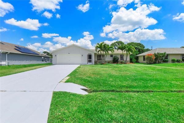 861 SE Starflower Ave, Florida 34983, image 2