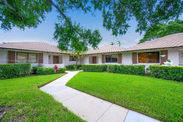 Club Cottages, 106 Club Dr, Palm Beach Gardens, Florida 33418, image 1