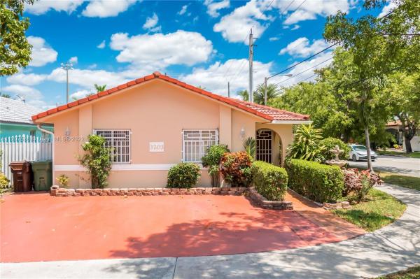 Napoles Homes, 3203 W 77 Pl #, Hialeah, Florida 33018, image 1