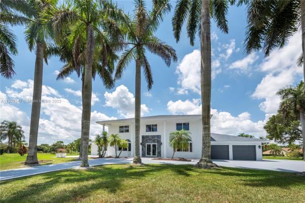 Laurel Oaks, 11824 Green Oak Dr, Davie, Florida 33330, image 1
