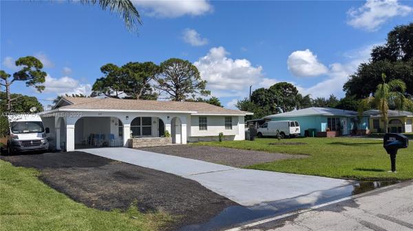 167 SW Lakehurst Dr, Florida 34983, image 2