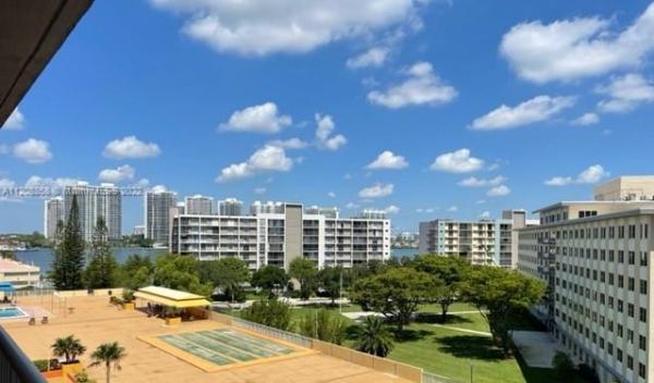 Winston Towers 400, 231 174th St #701, Sunny Isles Beach, Florida 33160, image 2
