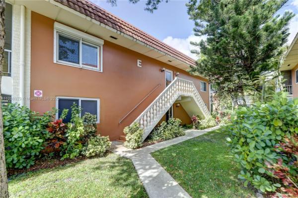 Manor Grove Village, 140 NE 19th Ct #204E, Wilton Manors, Florida 33305, image 2
