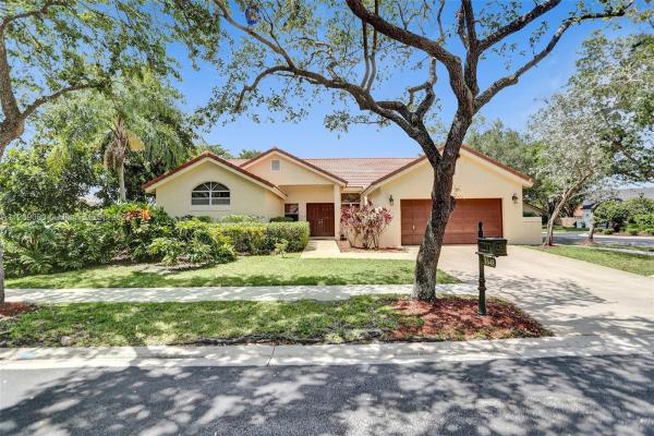 The Oaks 2 At Country Isles, 1648 Eastlake Way, Weston, Florida 33326, image 1
