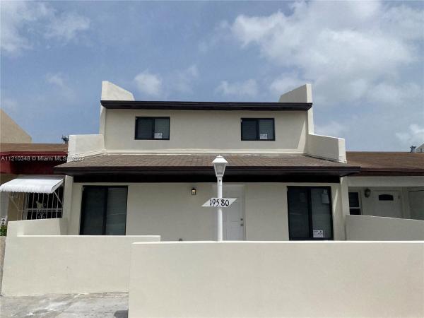 Lakes Of Acadia, 19580 NW 55th Circle Pl #19580, Miami Gardens, Florida 33055, image 2