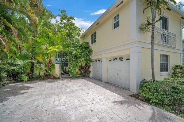 Wilshire, 1271 E Wilshire Cir E, Pembroke Pines, Florida 33027, image 1