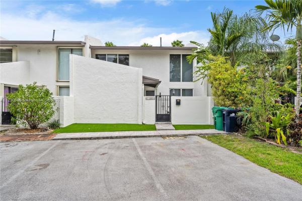 Snapper Creek Townhouses, 11260 SW 71st Ln #11260, Kendall, Florida 33173, image 2