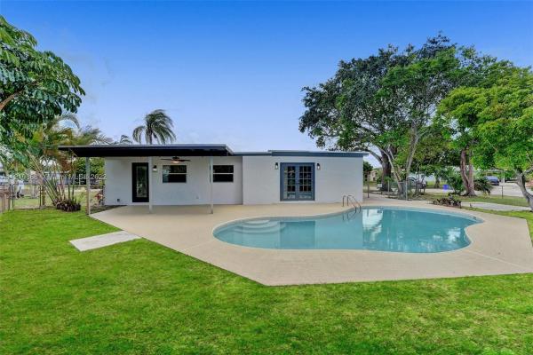 Palm Beach Square, 4137 Rodgers St, Palm Beach Gardens, Florida 33410, image 2