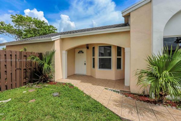 Patio Homes Of Doral Pines, 5528 NW 101st Ct, Doral, Florida 33178, image 1