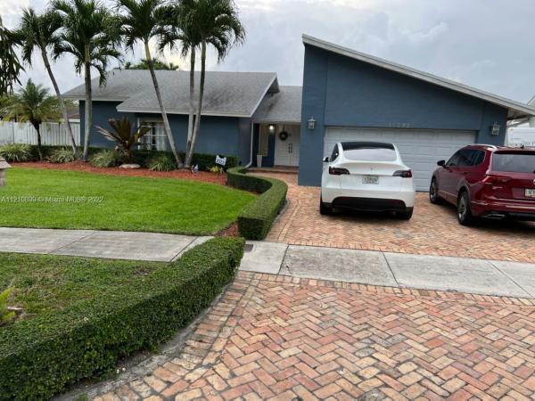 Lindgren Central, 11272 SW 128th Pl, The Crossings, Florida 33186, image 1
