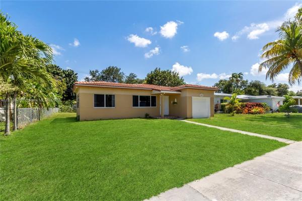 Preston Manor, 1580 NE 160th St, North Miami Beach, Florida 33162, image 1