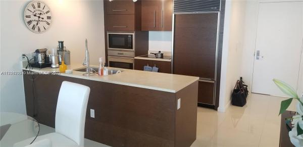 Icon Brickell Tower 1, 475 Brickell Ave #2414, Miami, Florida 33131, image 2