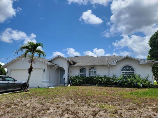 295 SW Kestor Dr, Florida 34953, image 2