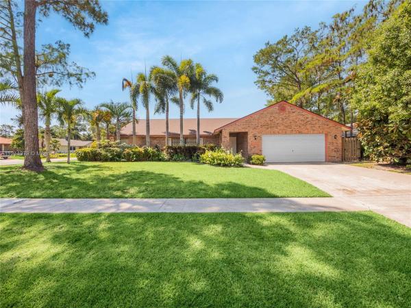 Sugar Pond Manor, 1360 Raintree Ln, Wellington, Florida 33414, image 2