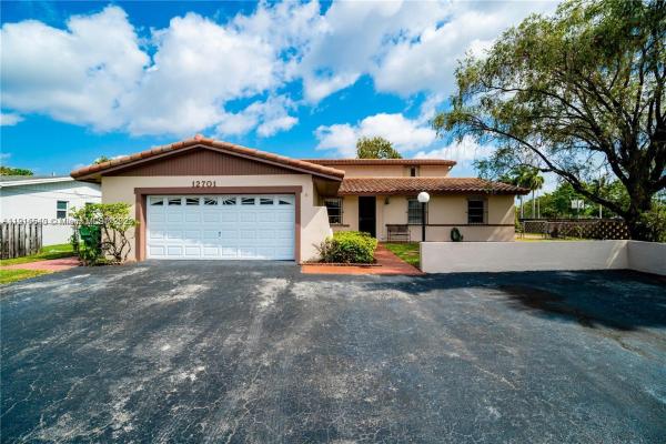 Winston Park, 12701 SW 80th St, Kendale Lakes, Florida 33183, image 2