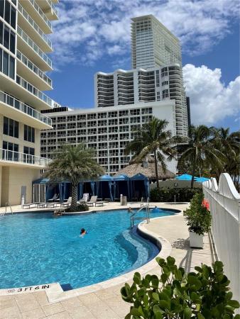 La Perla, 16699 Collins Ave #3810, Sunny Isles Beach, Florida 33160, image 2