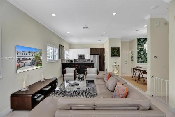 Piazza Navona, 645 NE 9th Ave #D, Fort Lauderdale, Florida 33304, image 1