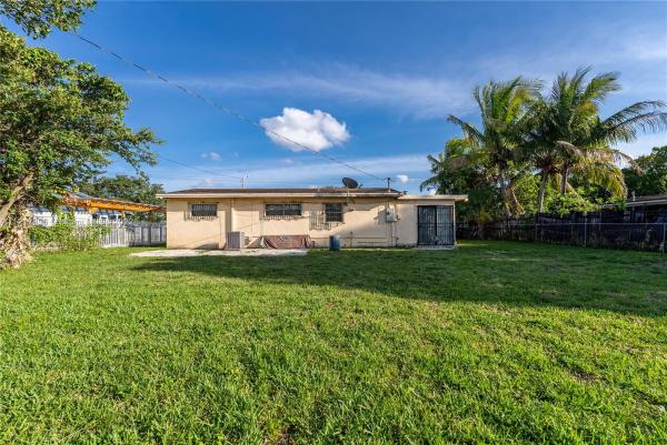 Carol City Gardens, 4351 NW 191st St, Miami Gardens, Florida 33055, image 2