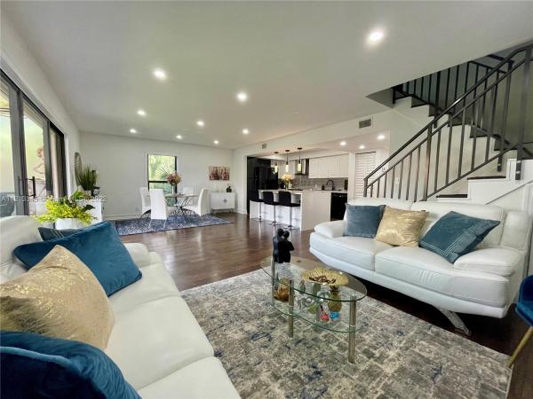 Lago West, 430 Commodore Dr #308, Plantation, Florida 33325, image 1